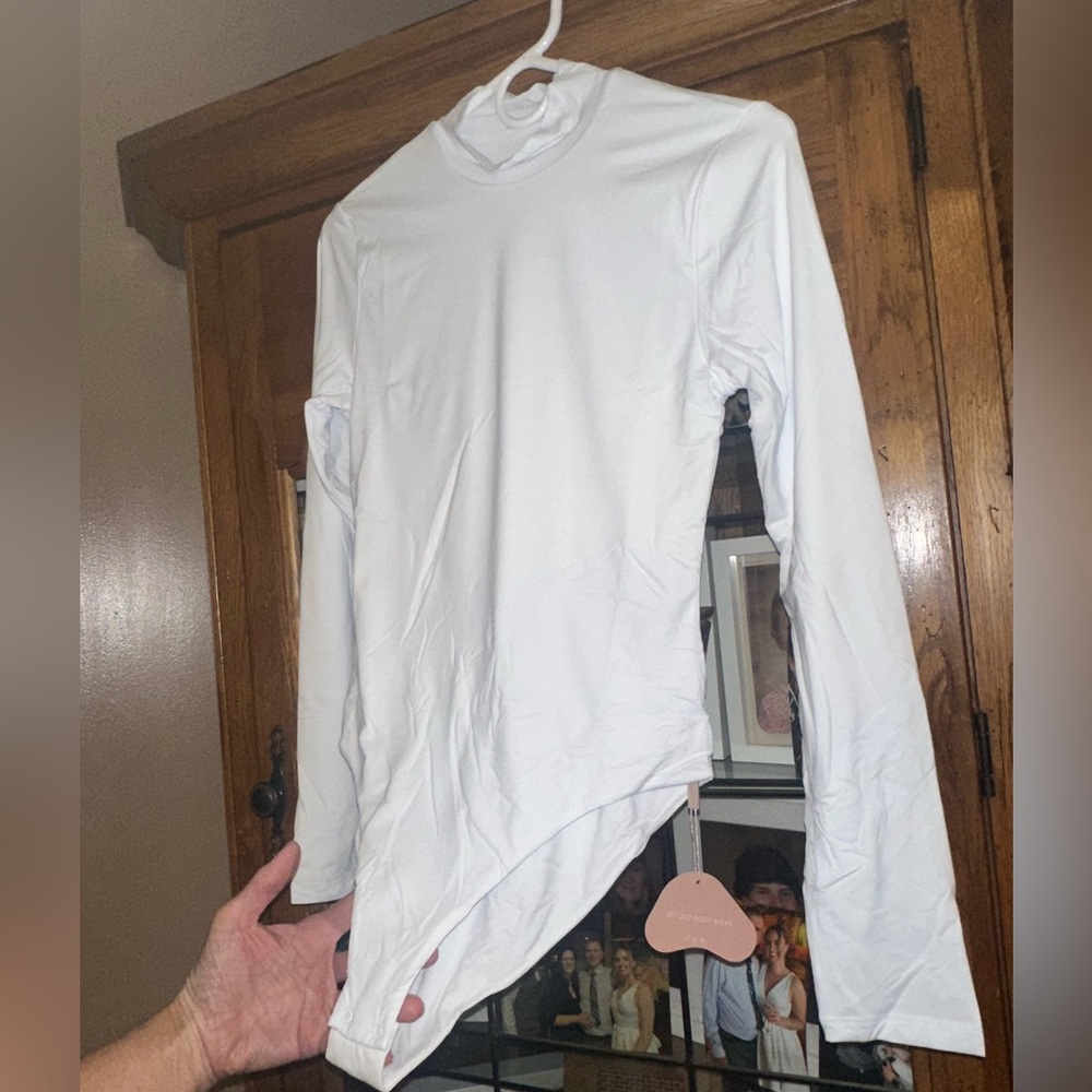 NEW NWT XL ALGALAROUND White Long Sleeve Bodysuit.